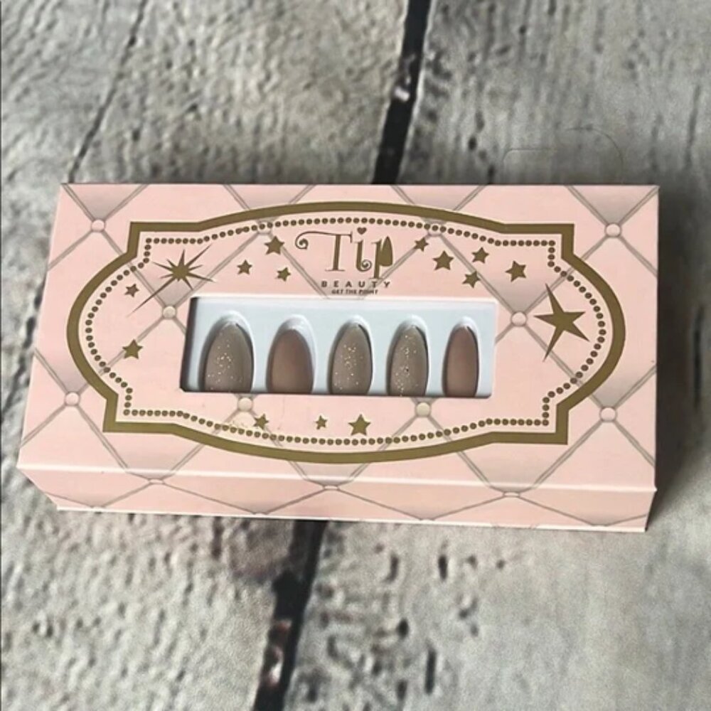 Elegant Pink and Gold Nail Tips Set